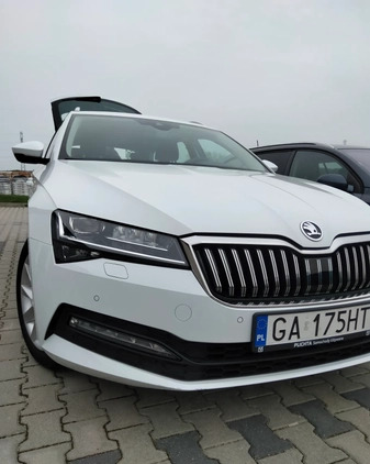 Skoda Superb cena 109000 przebieg: 79000, rok produkcji 2021 z Gdynia małe 154